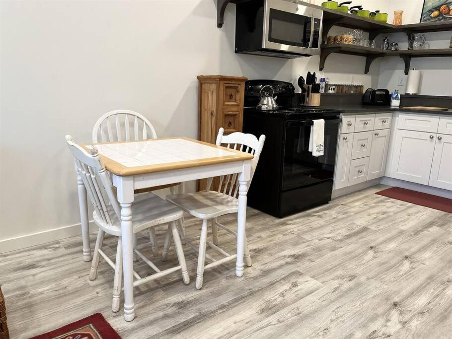 Cute 1 bedroom Ohana 10 miles from Eugene - Housity
