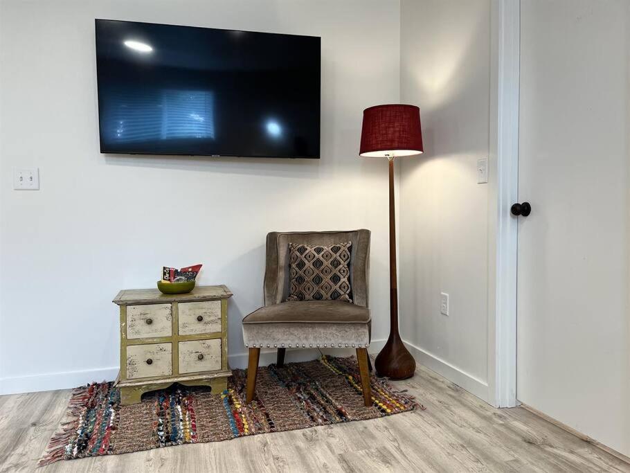 Cute 1 bedroom Ohana 10 miles from Eugene - Housity