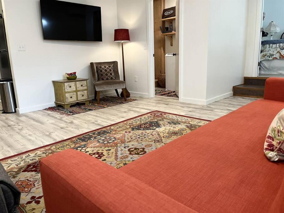 Cute 1 bedroom Ohana 10 miles from Eugene - Housity