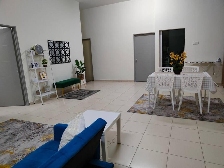 Suitetrails - Arfa Homestay Kempadang Kuantan