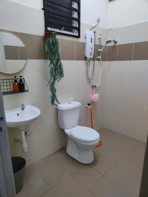 Suitetrails - Arfa Homestay Kempadang Kuantan