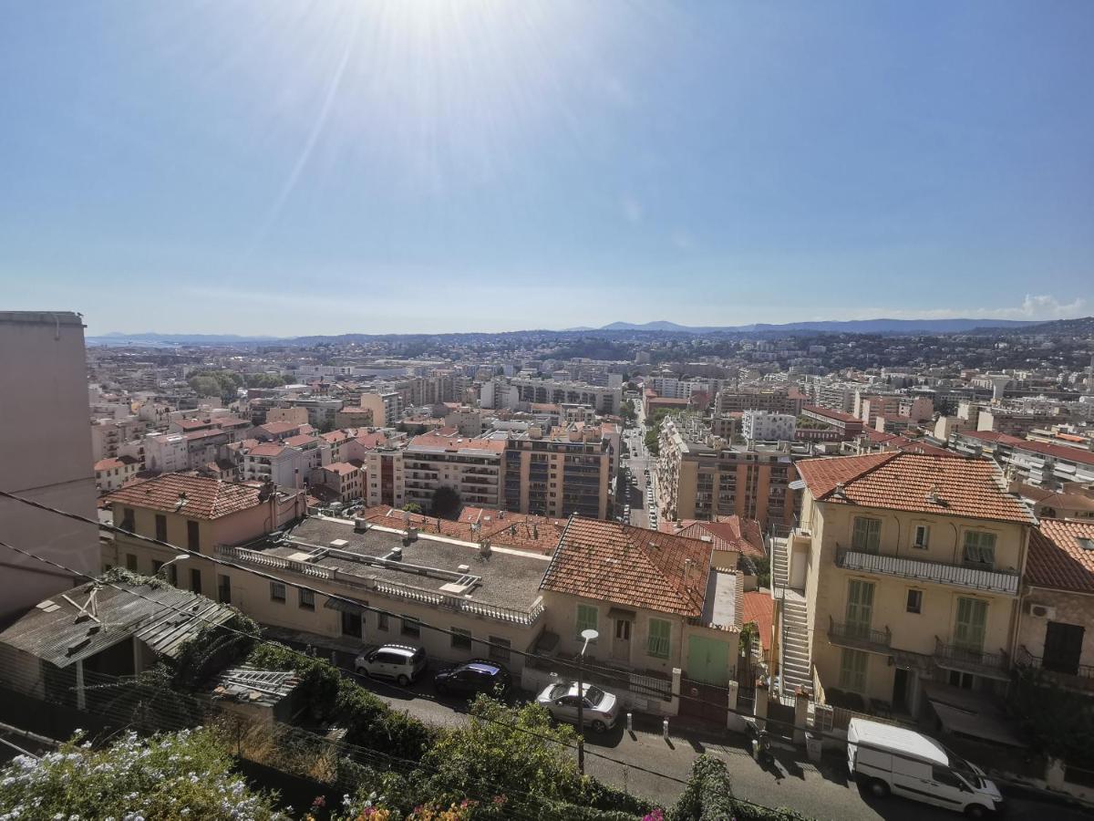 Private room with private balcony and amazing view - Housity