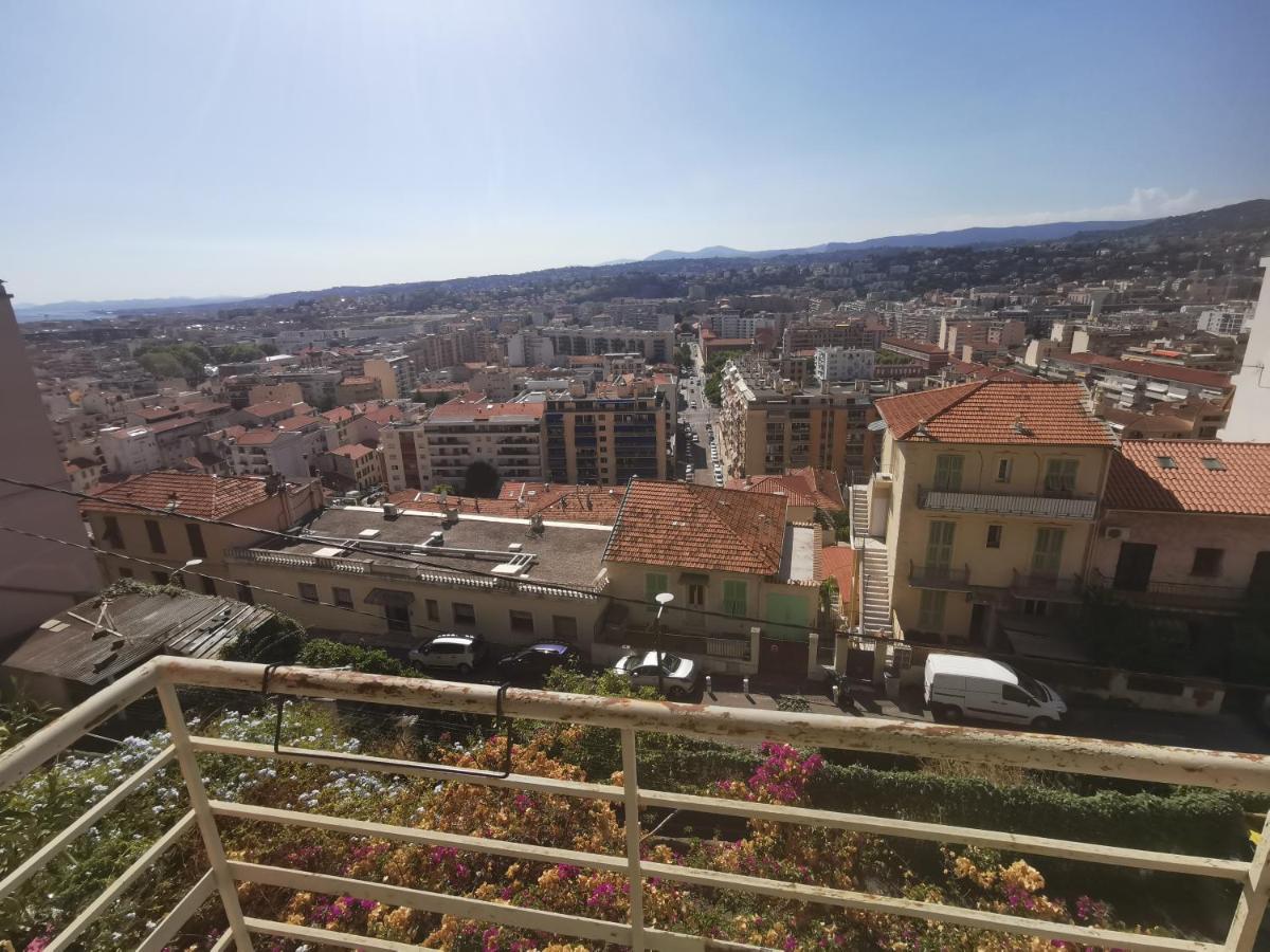 Private room with private balcony and amazing view - Housity