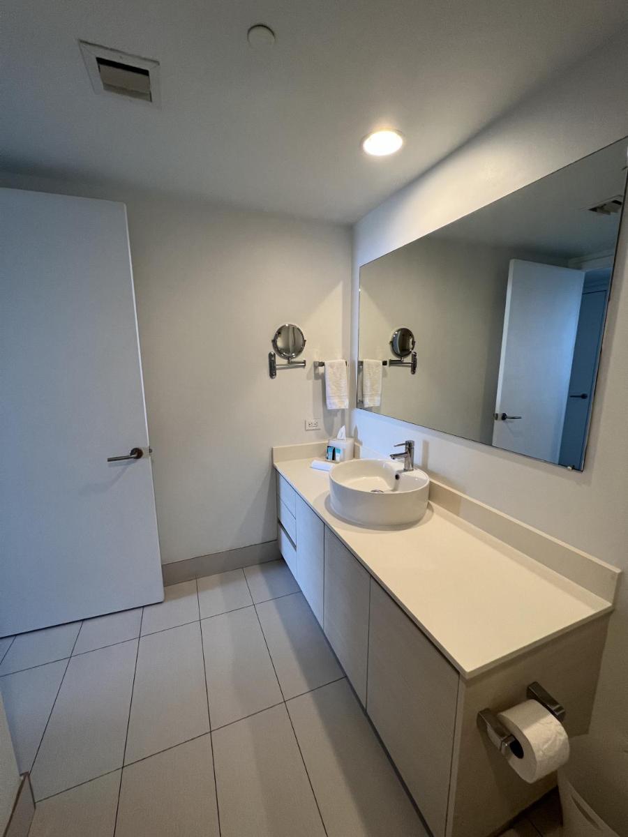 Suitetrails - 23rd floor Luxury & Spacious BeachWalk Resort Apartment with Amazing View