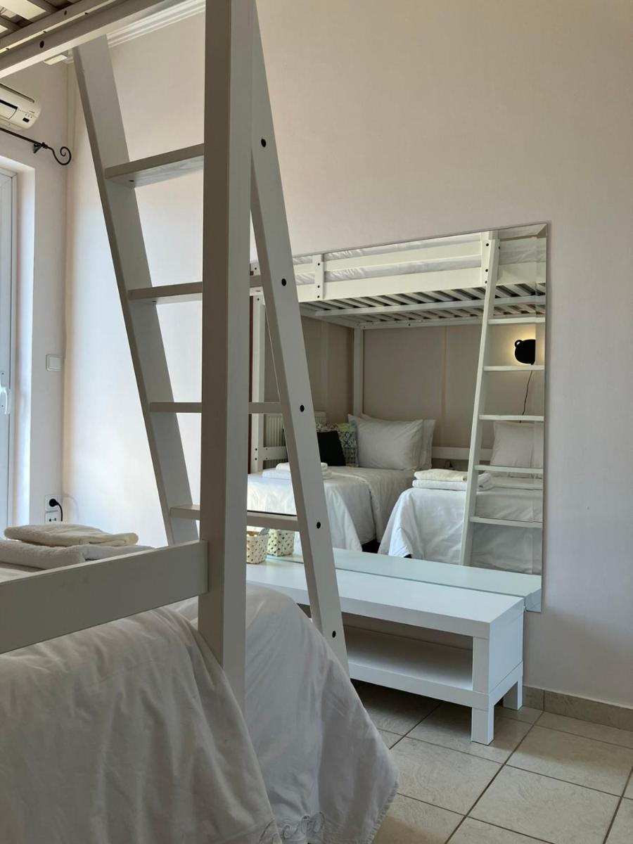 Blue Jasmine - Housity