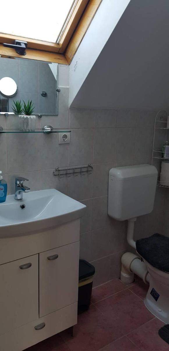 SEUSO BORHOTEL JENŐ - Housity