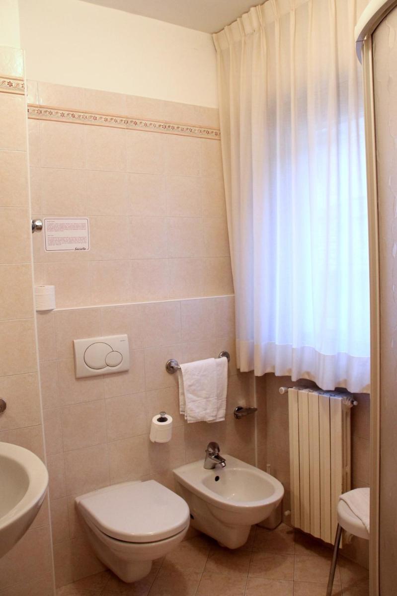Hotel Sassella - Housity