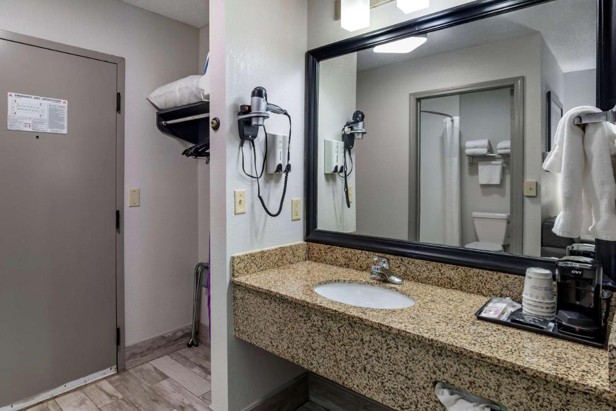 Best Western Allatoona Inn & Suites - Housity