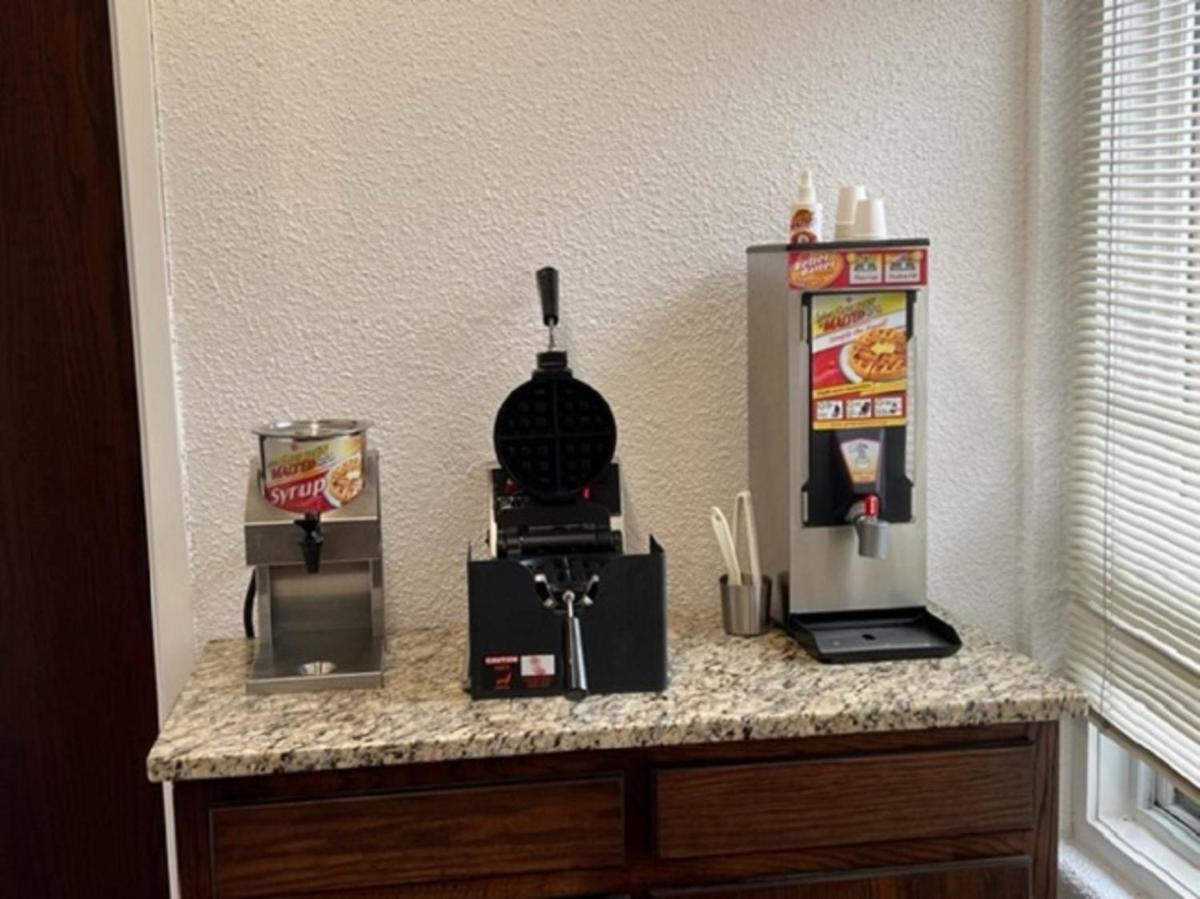 Posh Inn & Suites - Housity