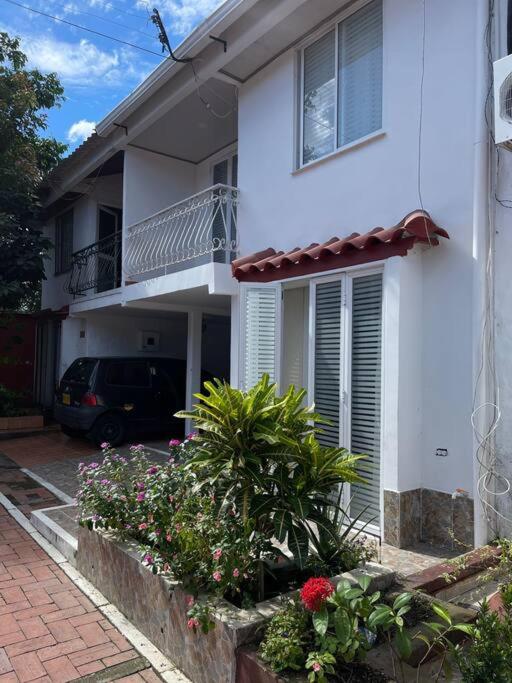 Agradable casa en conjunto cerrado con parqueadero - Housity