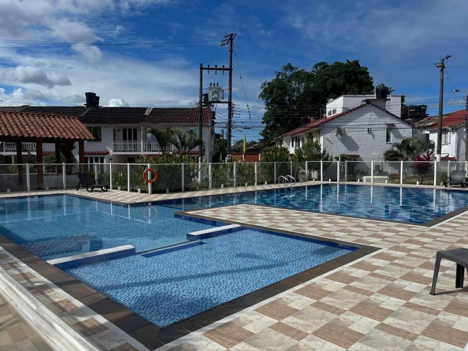Agradable casa en conjunto cerrado con parqueadero - Housity