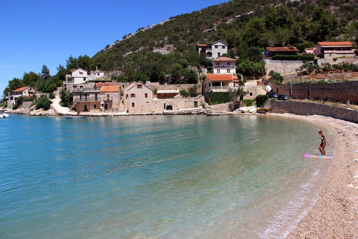 Apartments by the sea Cove Prapratna - Prapatna (Hvar) - 15804 - Housity