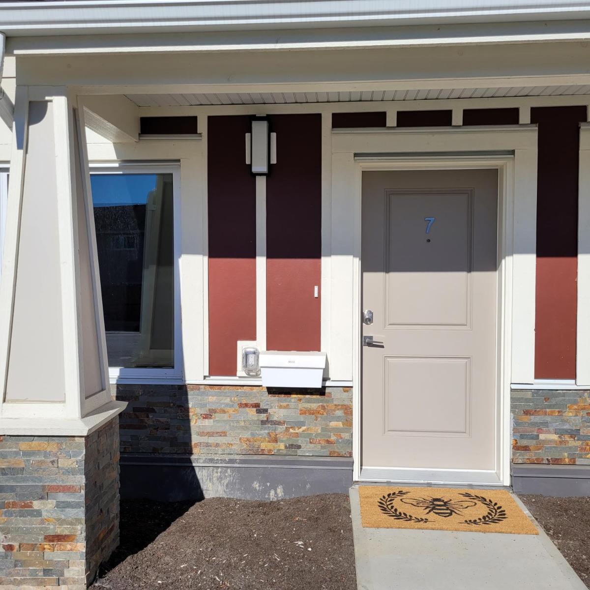 Brand new cozy 2 bedrooms townhouse - Housity