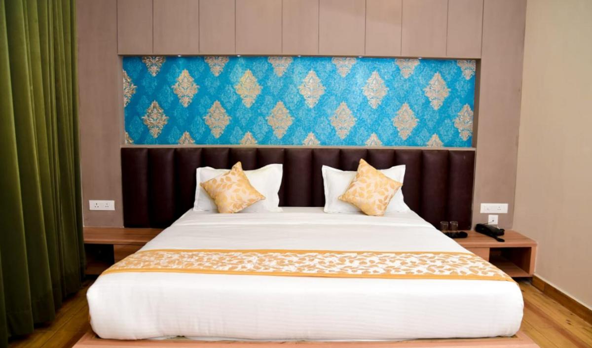 Hotel Olive Crown - Housity