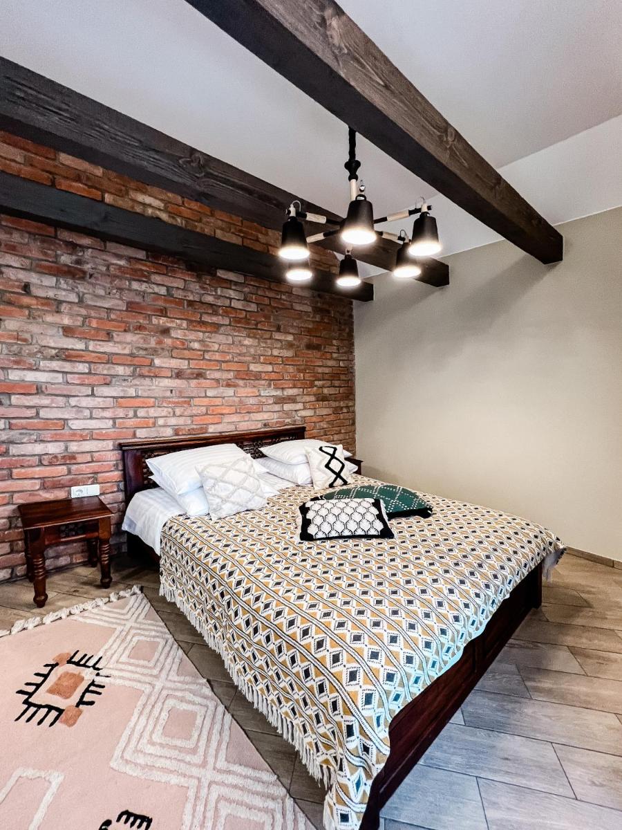 Amber House Deluxe - Housity