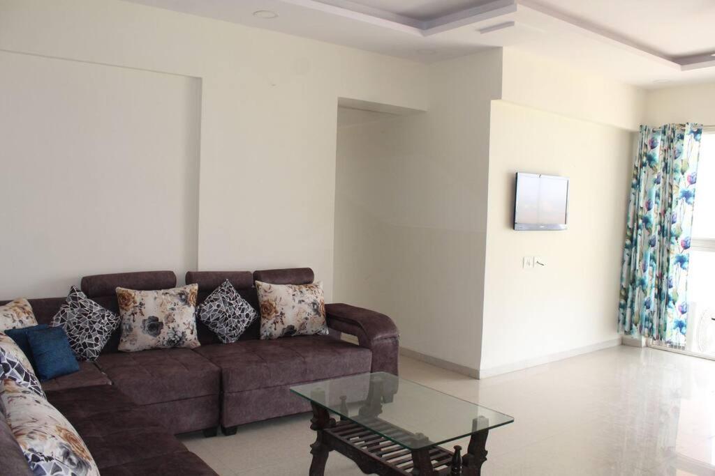 Staeg Night Sky View 3BHK - 1604 - Housity