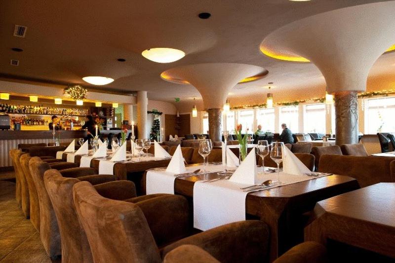 Hotel i Restauracja ABIS - Housity