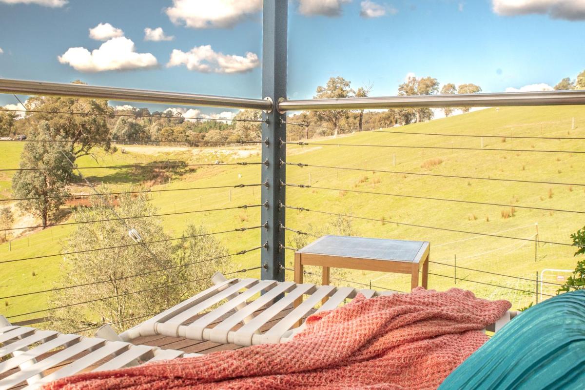 The views!Lovely apartment on acreage with magnificent views, dog friendly - Housity