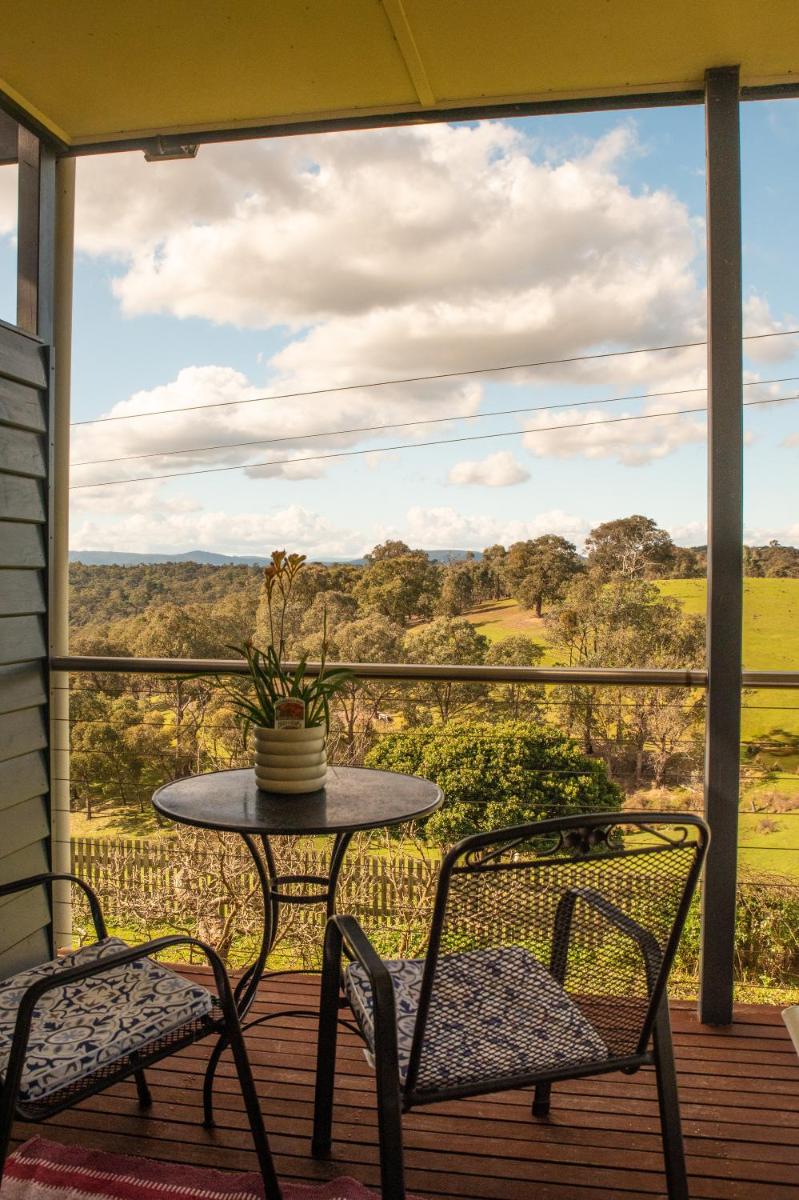 The views!Lovely apartment on acreage with magnificent views, dog friendly - Housity