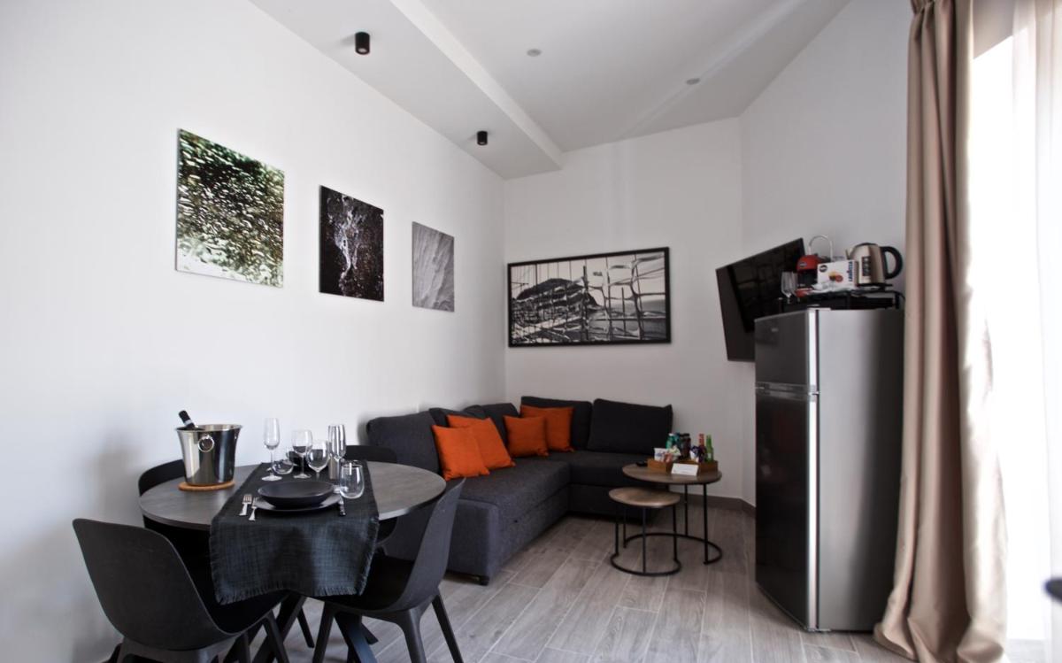 Scugnizzo Apartment Luxury Home - Housity