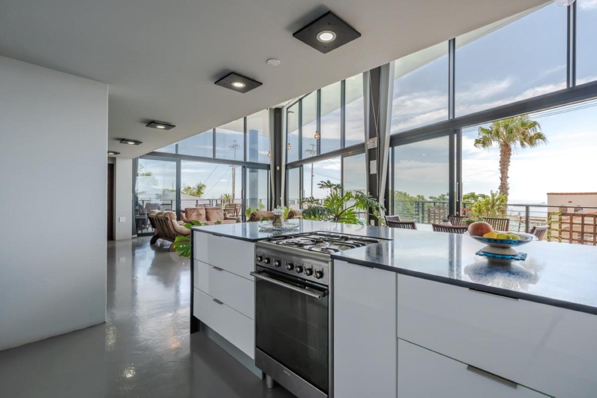 Villa on Ocean View - Housity