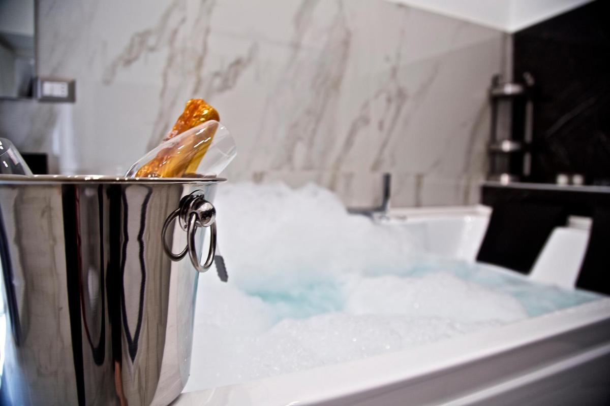 Scugnizzo Apartment Luxury Home - Housity