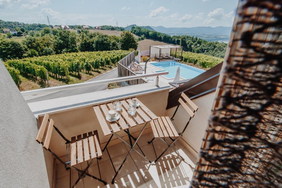 Tri lučke Hotel & Restaurant - Housity