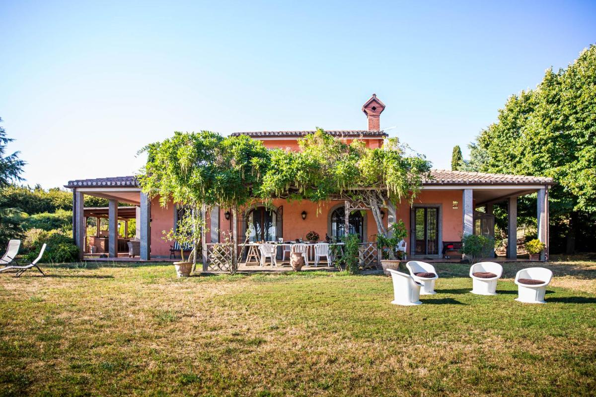 Suitetrails - Roman Villa with private Pool and park