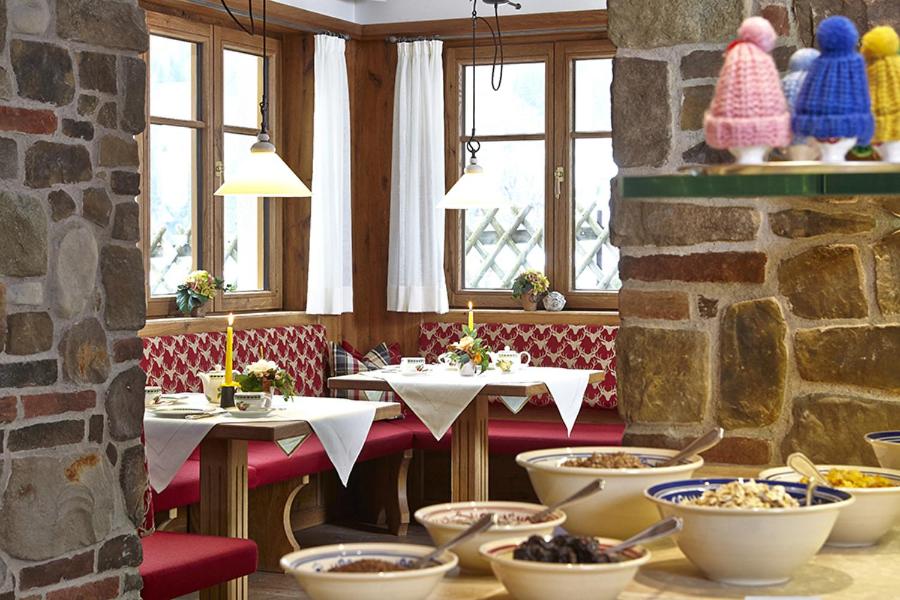 Hotel Landhaus Sonnenbichl Mittenwald - Housity