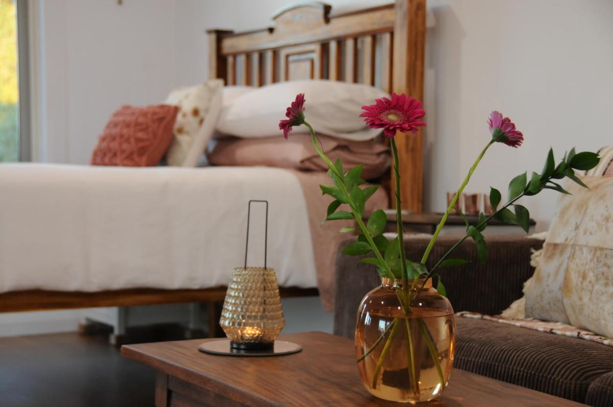 Wagtail Nest Country Retreat - Longford Vic 3851 - Housity
