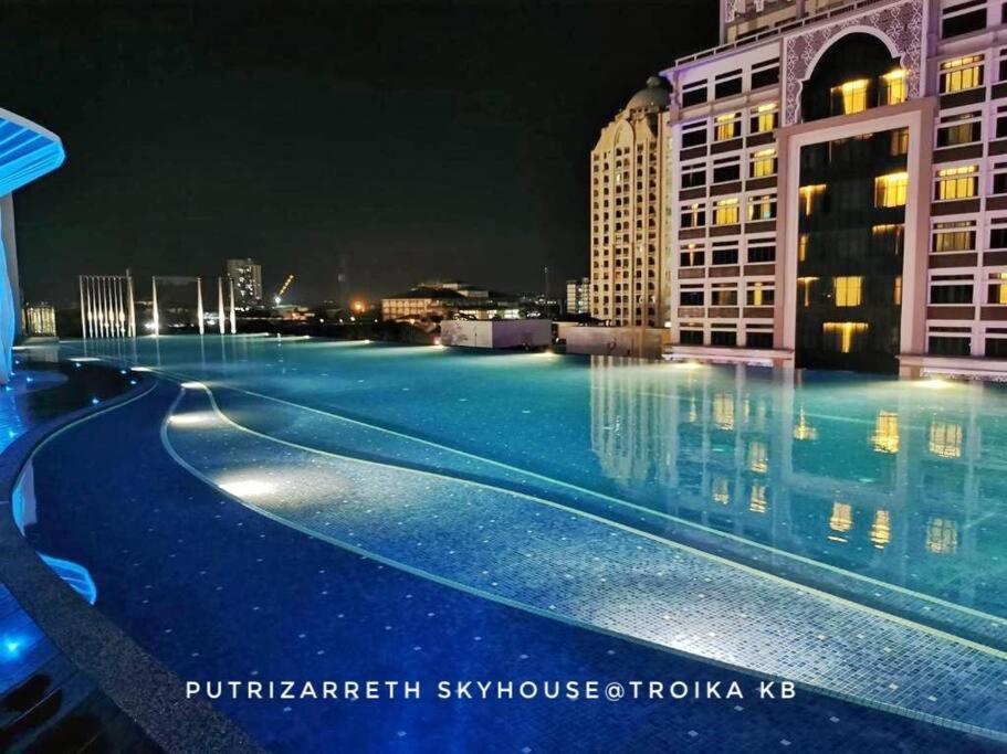 LAKE & CITY VIEW LEVEL 26 -PUTRIZARRETH SKYHOUSE TROIKA KB # FREE WiFi - Housity
