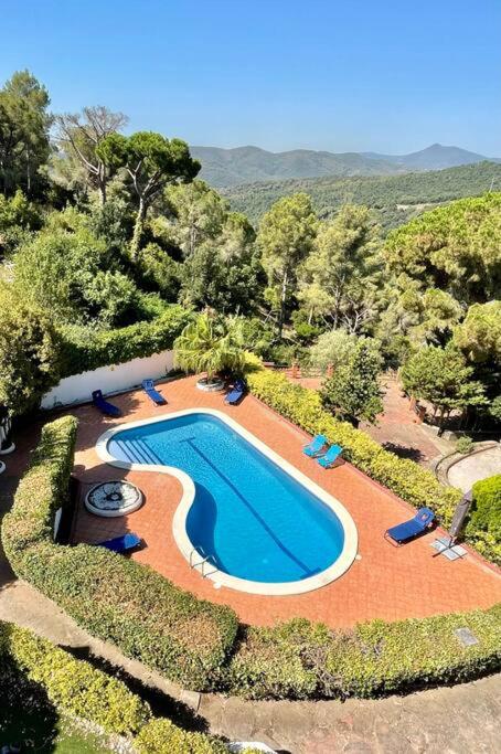 NEW! 16 bed VILLA with big POOL and 3000m2 garden! - Housity