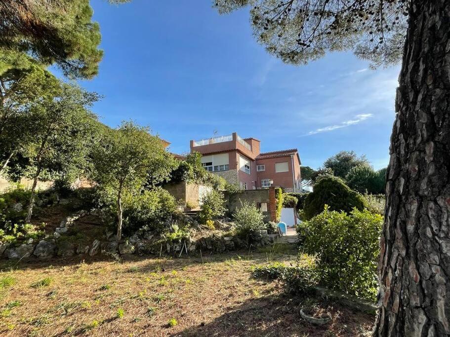 NEW! 16 bed VILLA with big POOL and 3000m2 garden! - Housity