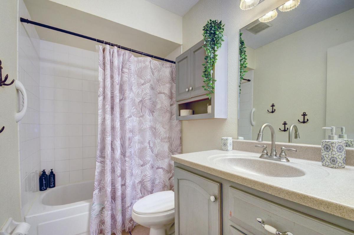OFF Italian Villa with Backyard - 1mi to Beach - Housity