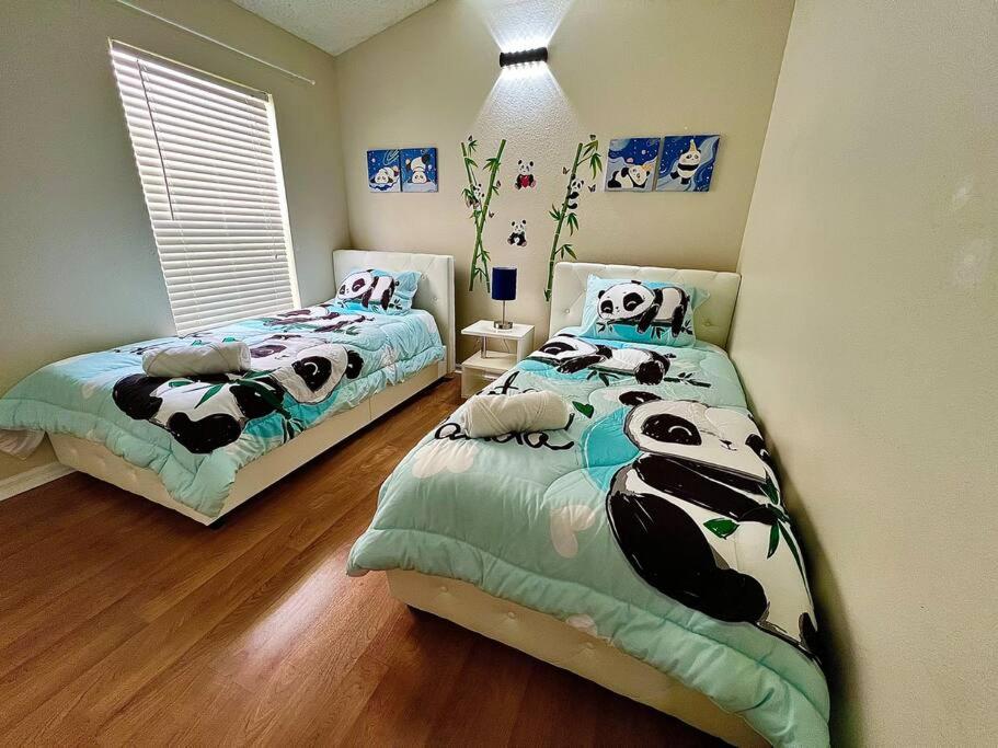 Tampa Getaway Pool House - Housity