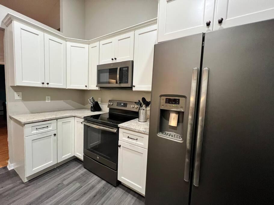 Tampa Getaway Pool House - Housity