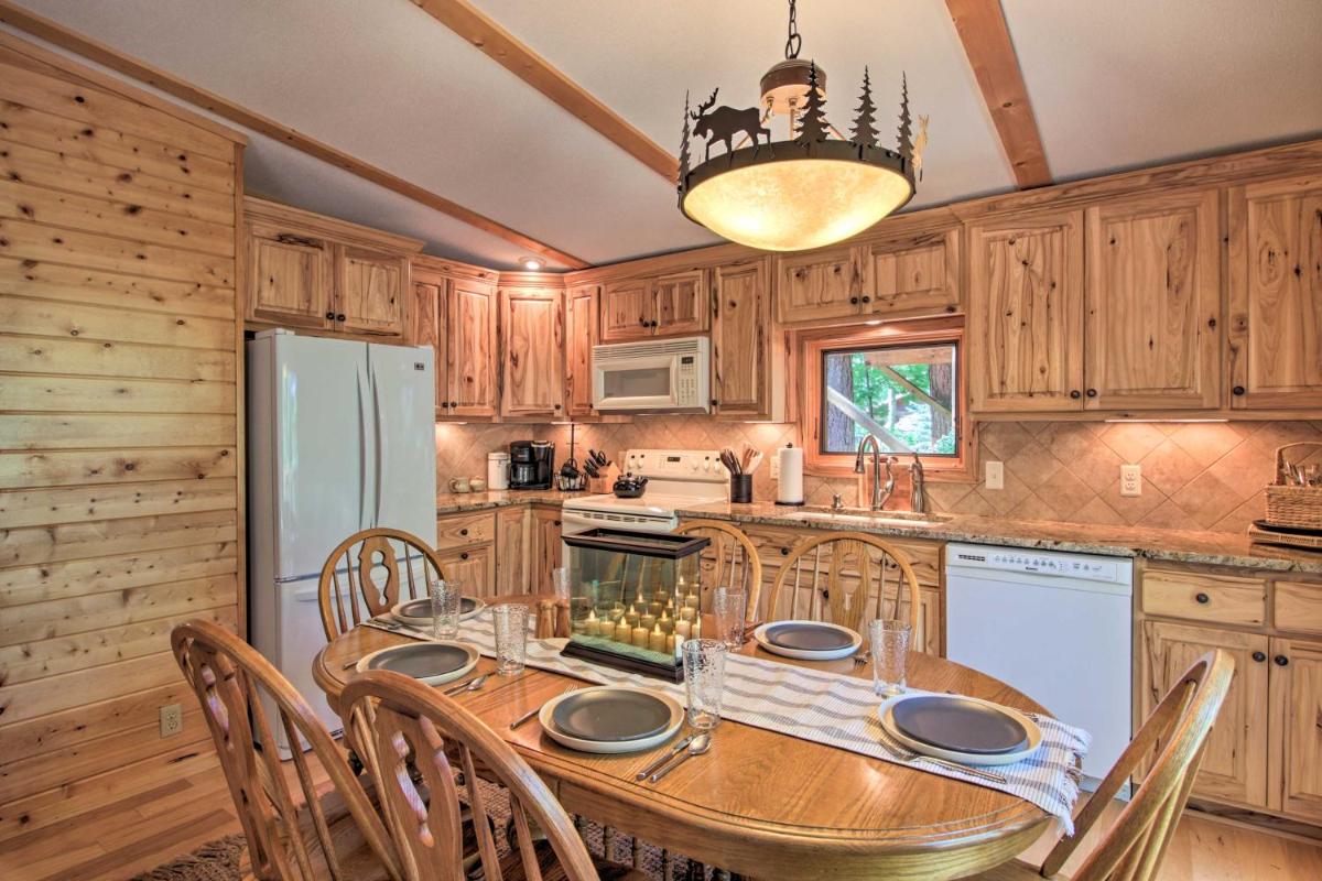 Spacious Cross Lake Cabin Treehouse and Sauna! - Housity
