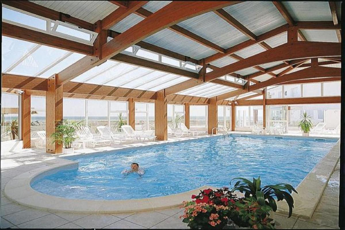 Piscine de l'établissement Hotel Les Dunes ou située à proximité