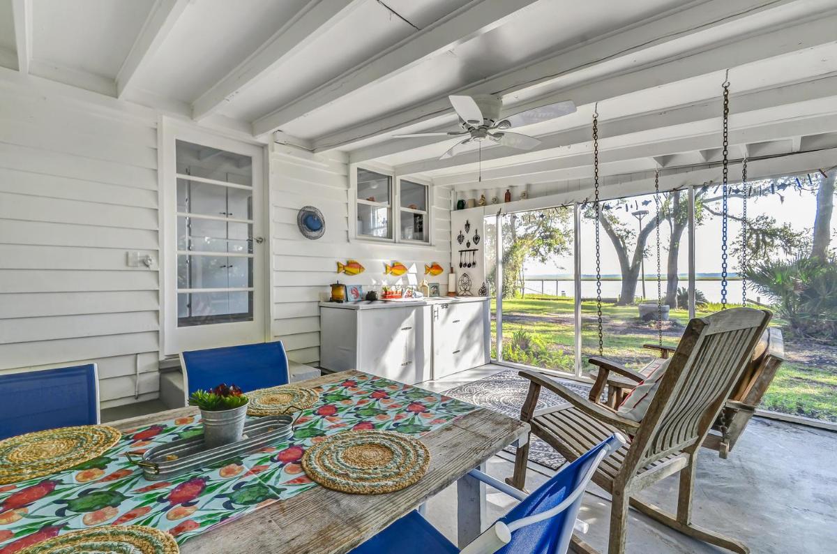 Suitetrails - Riverfront Cottage in GA-Sunrise Views-Near Public Dock-Screened-In Porch