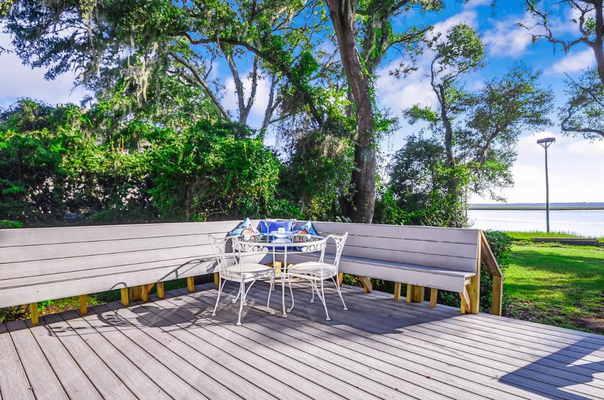 Suitetrails - Riverfront Cottage in GA-Sunrise Views-Near Public Dock-Screened-In Porch