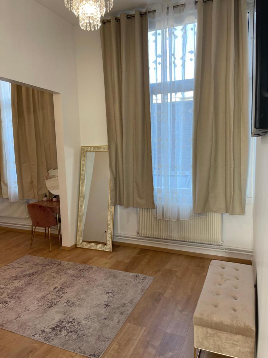 Golden Suite - JACUZZI SAUNA - Housity
