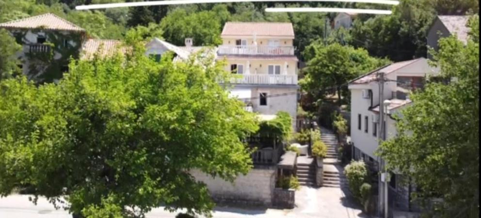 Apartment on the shore of the bay of Kotor with free Wi-Fi - Housity