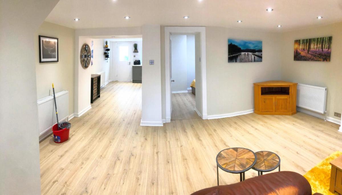 mySTAYINN Tomnahurich 3 Bedroom House - Housity