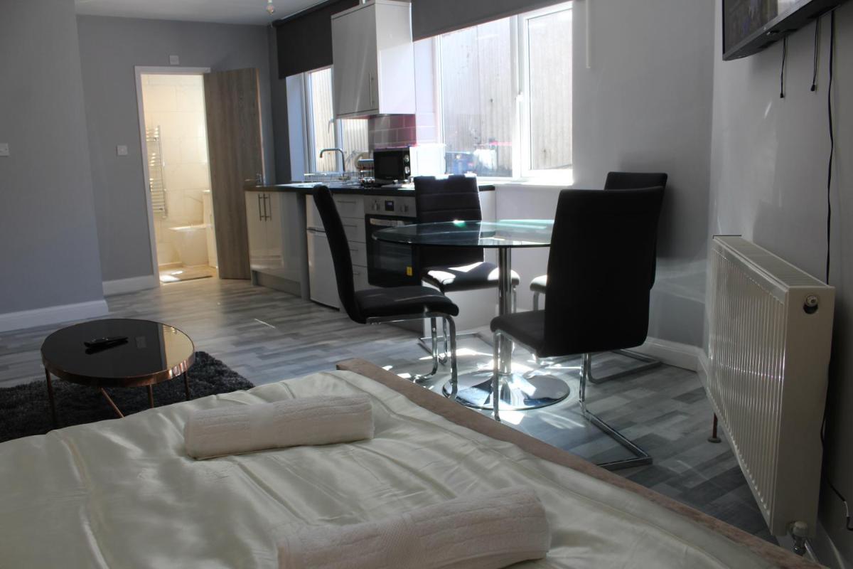 Cosy Central Luton Studio Flat -Ideal for Airport! - Housity