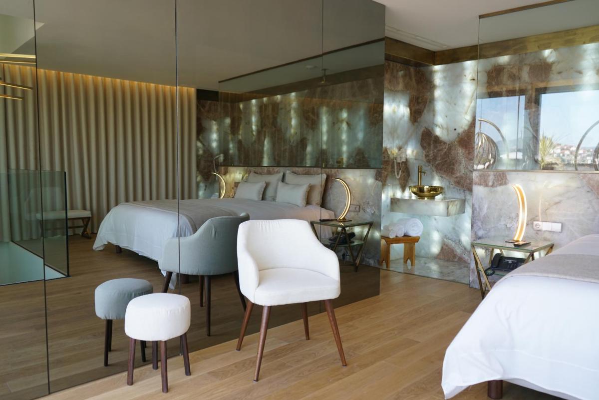 Uma área de estar em Castelo Hotel