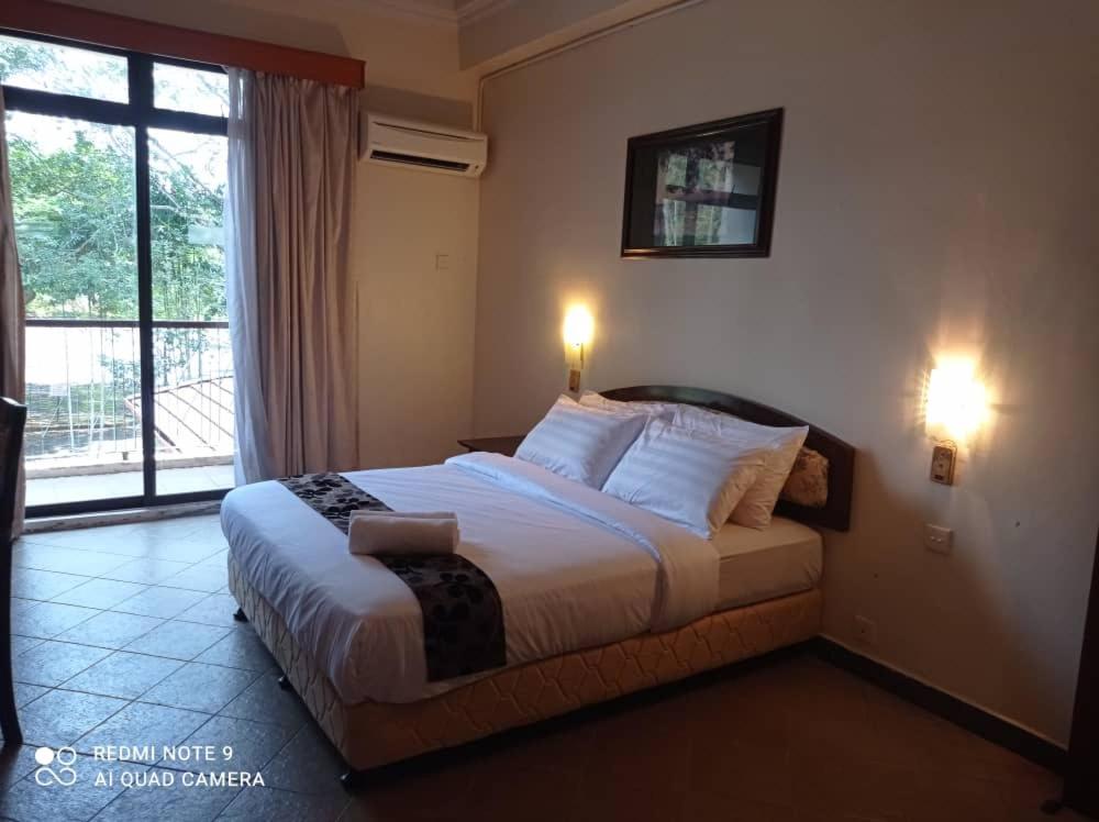 THE CLOVE MONT HOTEL - Housity