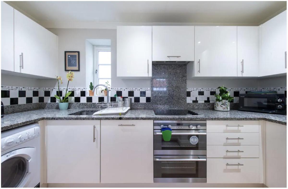 Wells City Centre, Quiet Mews House, sleeps 6 - Housity