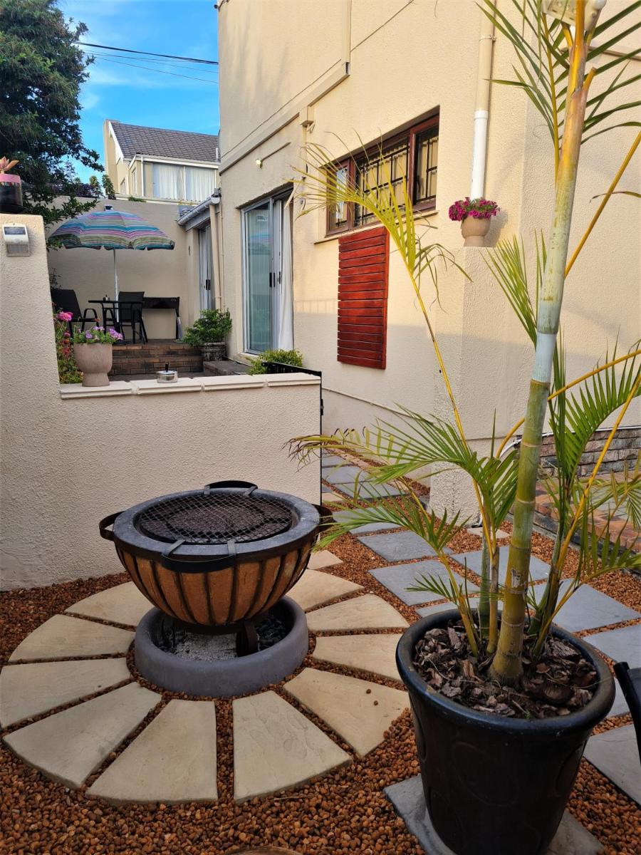 Walters Lane Comfort Apartment 2 - No Loadshedding - Housity