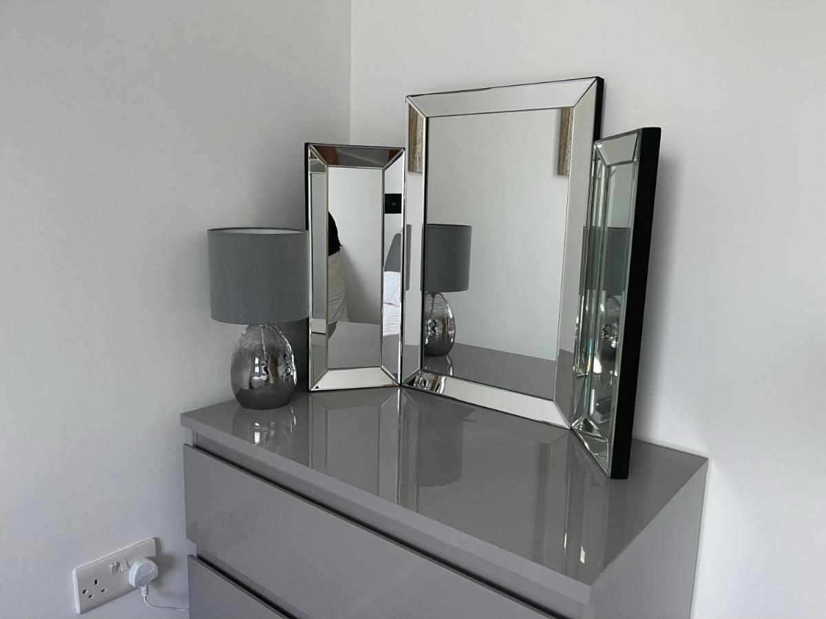 Moda Wigan - Stylish 2 Bed Apartment Central Wigan - Housity