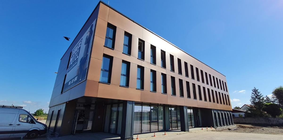 Zündwerk - Motel - Housity